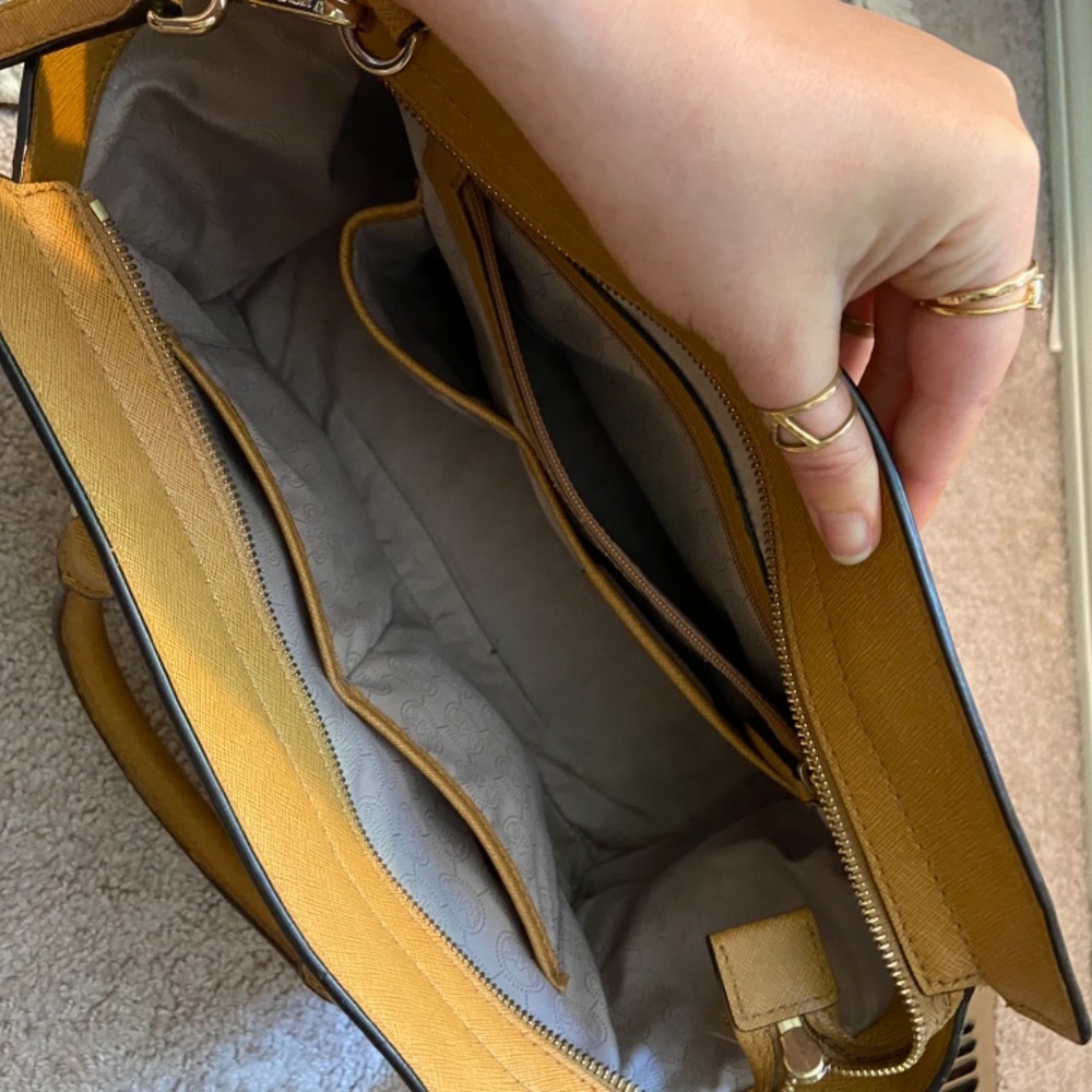 Michael Kors Large Saffiano Selma in Tan - Picture 3 of 5
